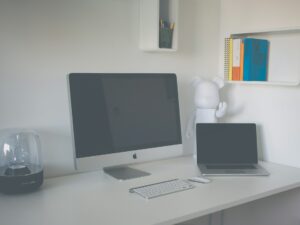 Which Operating System Will You Prefer in 2025: Windows or Mac?