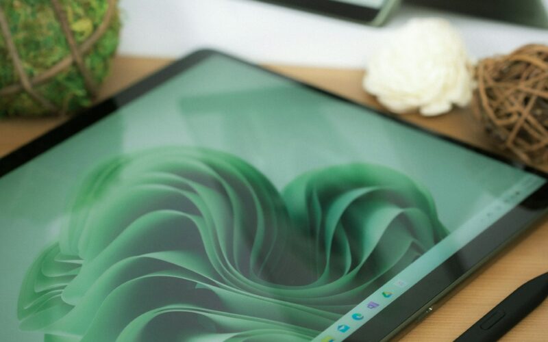 Microsoft Surface vs. iPad Pro: Which One Is the Superior Tool for Boosting Productivity?